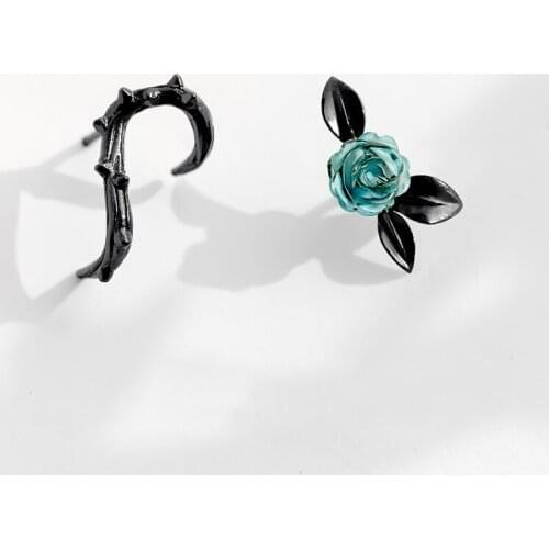 Vintage Female Flower Asymmetry Small Earrings Charm 14KT Black Gold Wedding Earrings For Women Cute Branche Leaf Stud Earrings