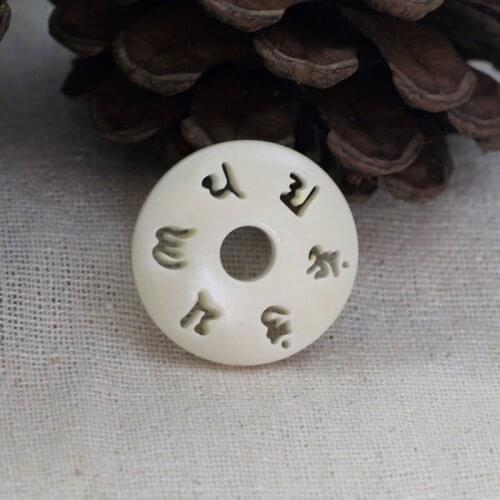 Tibetan OM Mantra Pendant Necklace Buddhism Amulet Jewelry White Bodhi Handcarved Charm Necklaces Dropshipping