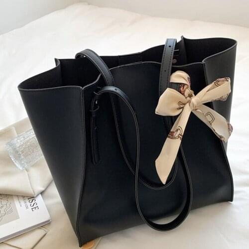 Womens Large Capacity 2021 New Simple Designer Butterfly Silk Scarf Shoulder Bags High Quality PU Leather Casual Large Handbags