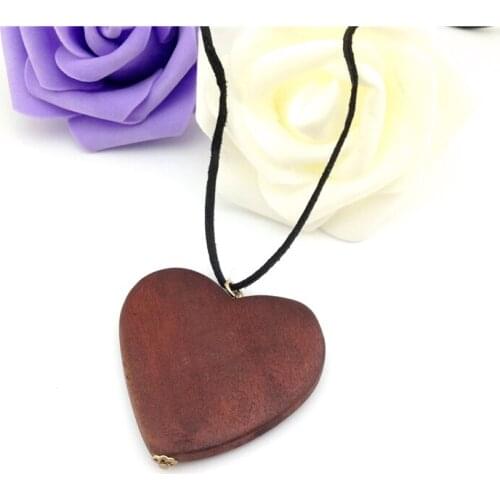 Hot Sale Vintage Brand Fashion Jewelry Cow Leather Rope Wooden Romantic Heart Pendant Necklace for Women