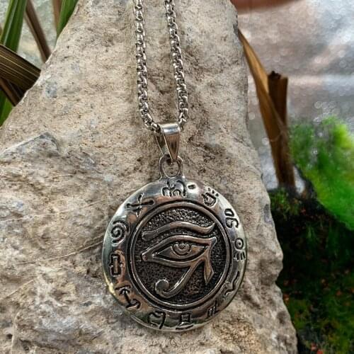 2021 New Retro Viking Rune Horus Eye Round Pendant Necklace Mens Fashion Metal Titanium Steel Jewelry Accessories Party Gift