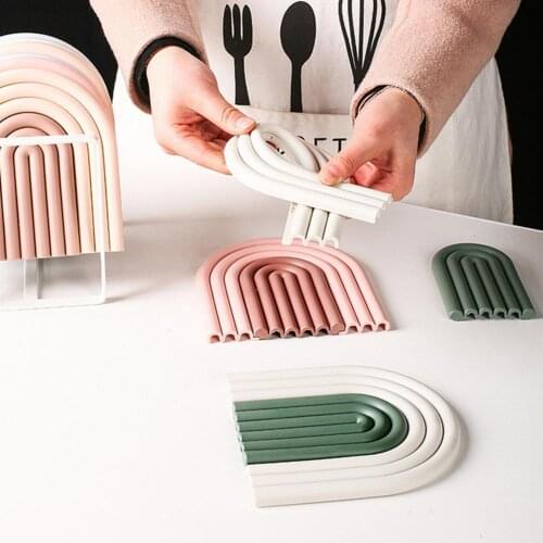 Fadeless Durable Heat Resistent Silicone Rainbow Shape Placemat Reliable Heat Insulated Mat Waterproof for Dining Room
