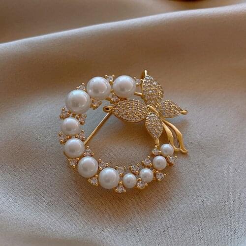 1PCS Pearl And Rhinestone Circle Brooches For Women Baroque Trendy Elegant Butterfly Brooch Pins Party Wedding Gifts