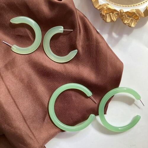 The new gate Han Guodong resin avocado green C glyph temperament stud earrings