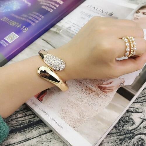 UKEN Bracelets With Pendants