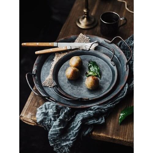 European vintage metal plate with handles handmade round forged vintage storage bread tray home decoration LB32510
