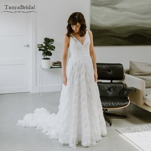 V-Neck Feather Wedding Dresses Backless Charming Boho Bridal Gowns A Line Vestido De Noivas DW580
