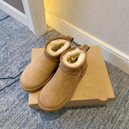2020 New Sheepskin Wool Integrated Anti-skiing Boots Women Mini Short Boots Warm Winter Thickened Womens Shoes Outdoor Travel