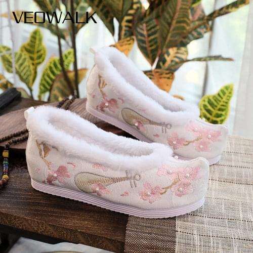 Veowalk Winter Women Warm Faux Fur Shearling-Lined Flat Shoes with Pearls Ankle Strap Hairy Ballerinas Ladies Embroidery Flats