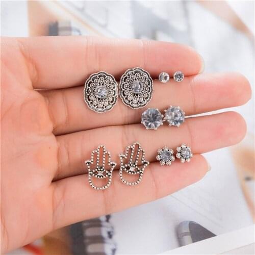 Vintage Tiny Hand Flower Carved Hollow Out Crystal Stud Earrings Women Antique Silver Earring Set oorbellen boucle d'oreille