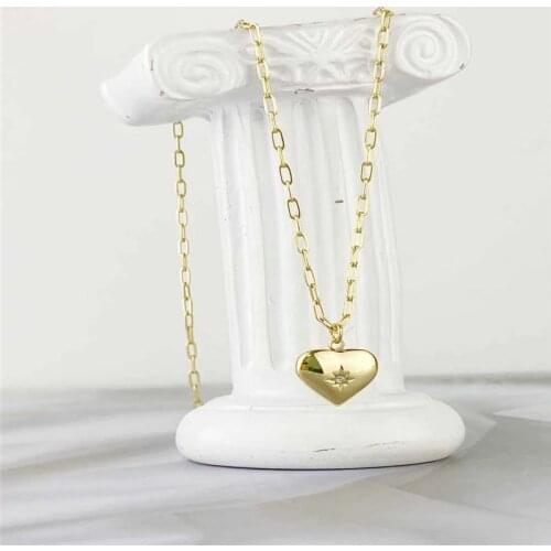Three-dimensional peach heart Haixing fashion love necklace lock bone chain European and American titanium steel plated 18K gold
