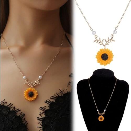 Fashion Sunflower Pendant Necklaces Vintage Daily Jewelry Temperament Cute Sweater Necklaces for Women Ornaments