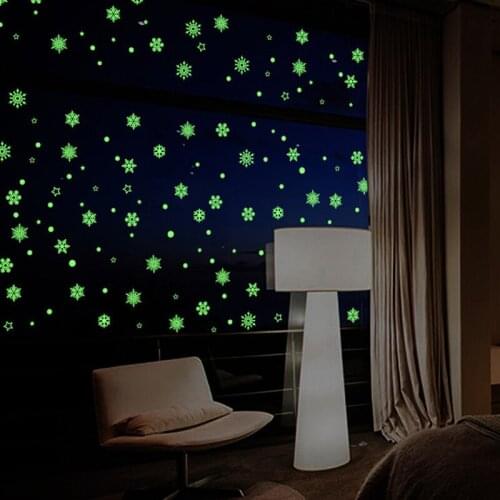 Luminous Home Snowflake Christmas Wall Stickers Glow In The Dark Decal for Kids Baby Rooms Fluorescent Home Decor Wallpaper