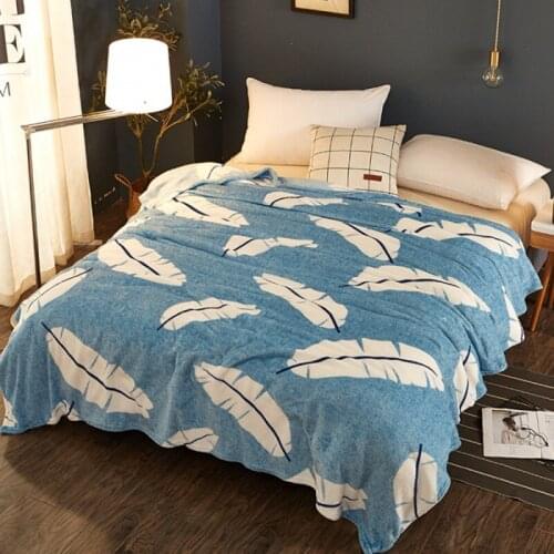 Feather Fish Bedding Bedspread Blanket High Density Super Soft Flannel Blanket to on for the sofa/Bed/Car Portable Plaids 4 Size