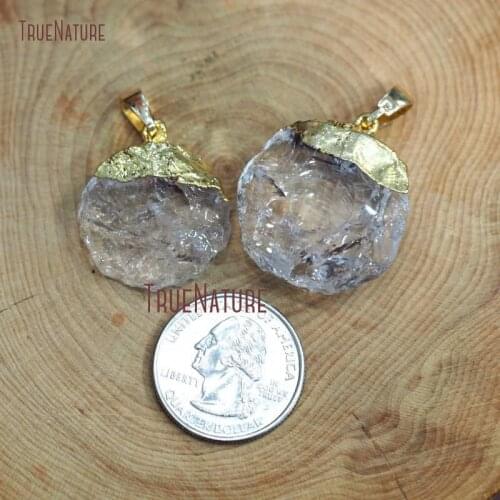 Top Grade Simple Design Clear Crystal Quartz Near Round Shape Pendant Pure Gold Color Hammered Necklace Pendant In 25 mm PM8686