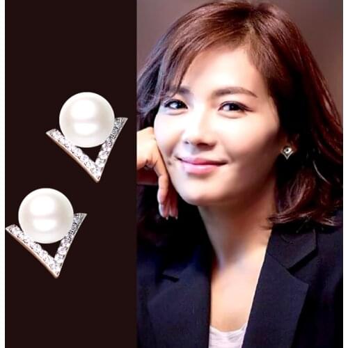 Wholesale 2021 Simulated Pearl V Shape Stud Earrings for Women Jewelry boucle d'oreille Brincos Earings Cute Crystal Pendientes