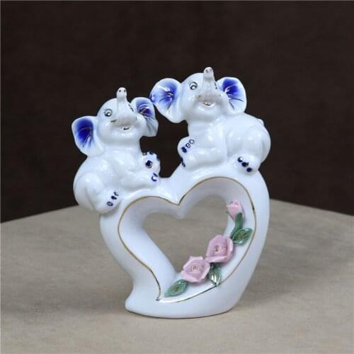 Romantic Porcelain Moonlight Elephant Lovers Figurine Decorative Ceramics Elephant Miniature Heart Model Ornament Gift Craft