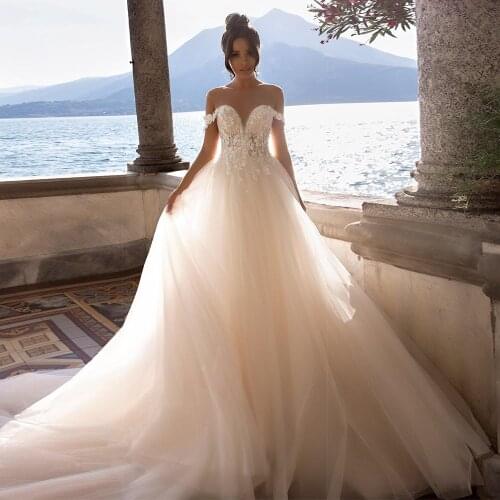 Sheer O-neckline Bohemian Wedding Dresses Lace Appliques Cap Sleeves Buttons Back Light Champagne Bridal Gowns Robe de Mariee