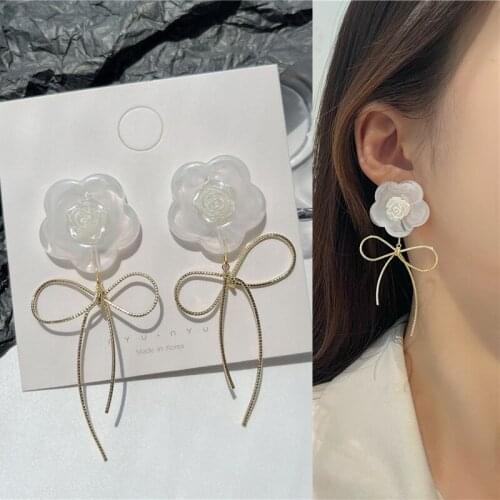 Simple White Flower Petal Metal Bow Tassel Pendant Drop Earrings for Women Girls Teens Korean Bowknot Earrings 2021 Trend New