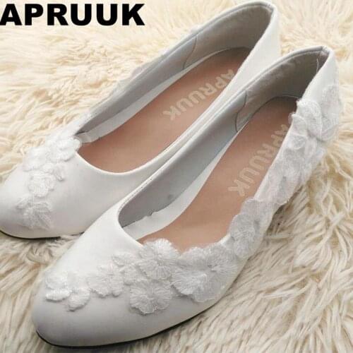2018 women low heel dancing white lace shoes fashion design sweet lace brides bridal wedding shoes drop shipping