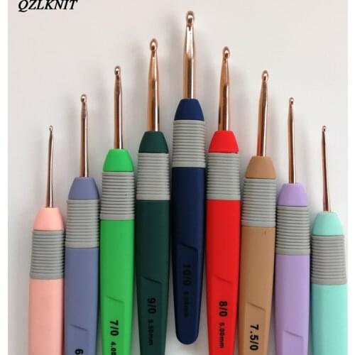 QZLKNIT 9pcs/set With bag 2.0mm-6.0mm Candy colored aluminum crochet with plastic handle DIY Knitting Needles Sewing Tools
