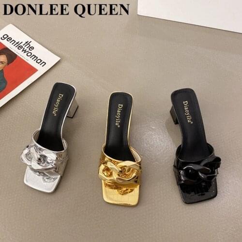 New Brand Designer Metal Chain Slippers Women Thick Med Heels Shoe Fashion Peep Toe Slides Outdoor Flip Flops Sandals Mujer 2021