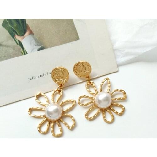Simple Metal Japan Sakura Non Ears Hole Clip Earring White Pearl Hollowed out Flower Clip on Earrings No Pierced for Women