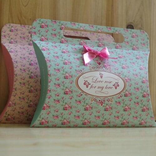 50pcs Floral Print Wedding Candy Pillow Paper Box New Year Party Favors Gifts Packaging Box Cookies Present Box With Bow Cajas