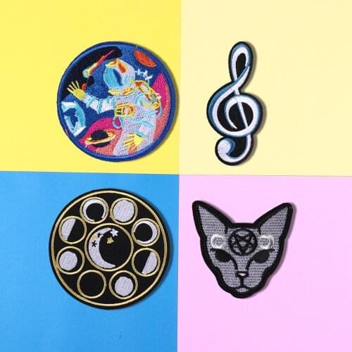 1PCS Punk black cat Iron on music notation Patches for Jacket Jeans Embroidered astronaut Badges DIY Applique Stickers