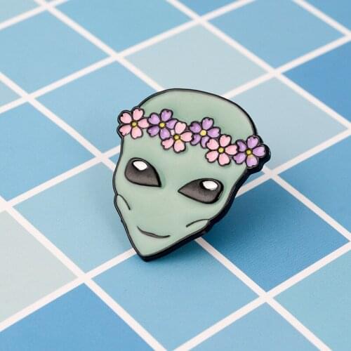 Green Alien Brooch Alloy Cowboy Badge Garland Alien Badge