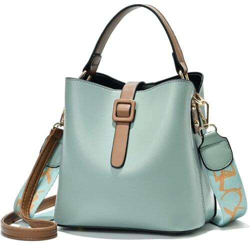 2021 New Lightweight small bag womens shoes cross bag small bag summer female bag new style fashion all-match casual bucket bag