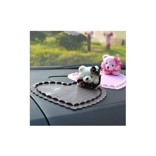 Car supplies bear doll car slip-resistant three-dimensional heart slip-resistant pad mobile phone pad