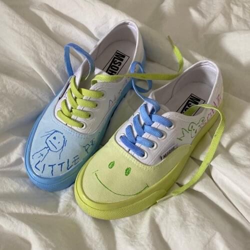 Original innovative custom hand-painted womens single shoes cute cartoon childlike retro graffiti daily canvas shoes