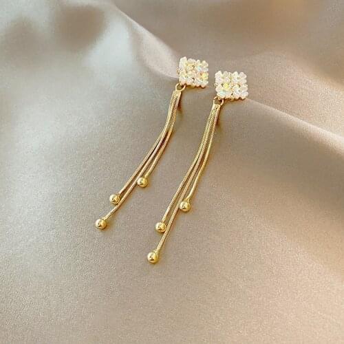 2021 New Contracted Fresh Pearl Flowers Drop Earrings Jewelry Fashion Long Metal Tassels Geometric Senior Women Earrings