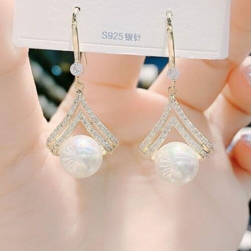 2021 new trend round pearl pendant earrings Personality Elegant Lady metal Women jewelry Womens Earrings