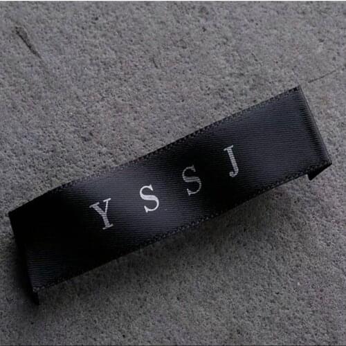 Free shipping Fashion silk label for clothing customized with own logo etiquetas personalizada