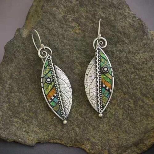 Fashion Personality Earring Gift Abstract Iridescent Green Leaf Zigzag Artificial Wood Leaf Earrings 2021 Fashion Trend New Gift