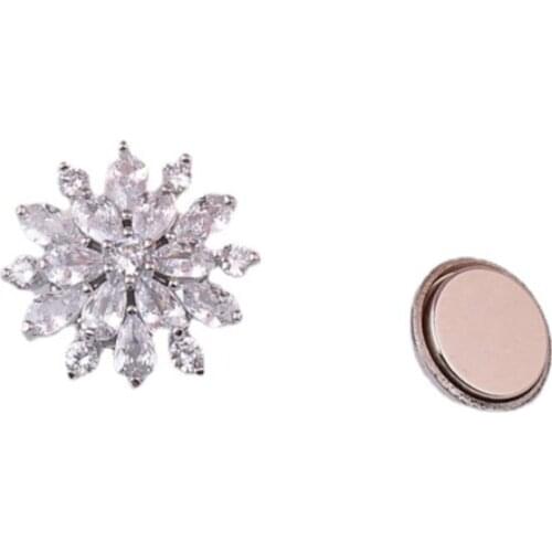 High-end Crystal Flower Magnet Brooches Metal Rhinestone Hijab Pins Shirt Scarf Buckle Corsage Fashion Jewelry Gifts for Women