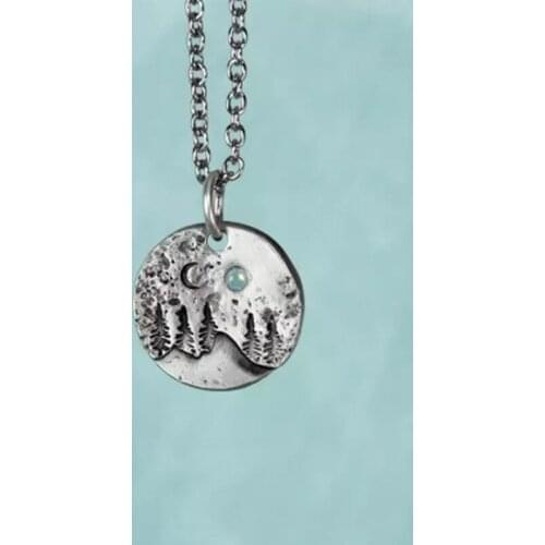 Vintage Creative Natural Mountain Pendant Inlaid Moonstone Necklace Fashion Womens Party Accessories Jewelry Gifts