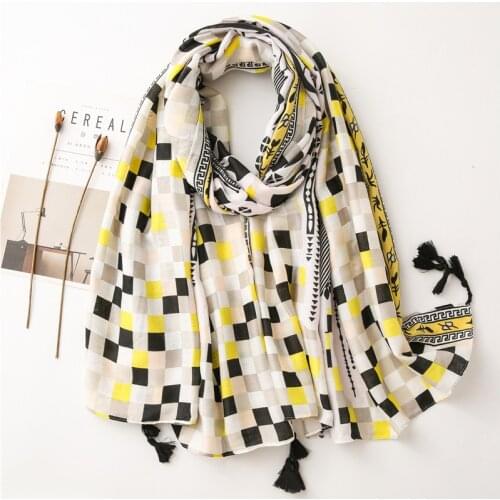 Autumn Winter Fashion Aztec Ethnic Plaid Tassel Viscose Shawl Scarf Women High Quality Print Warm Hijab and Wraps Muslim Sjaal