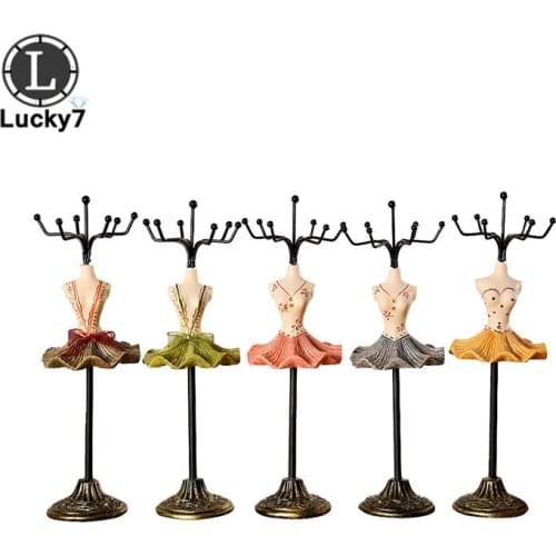 Creative Resin Crafts Model Jewelry Stand Earrings Display Stand Iron Jewelry Necklace Racks Dresses Model Irons Jewelry Rack