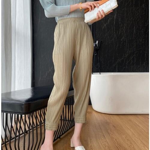 In autumn, spring and summer of 2021, you can wear Miyake pleated, slim and versatile casual nine-cent pants