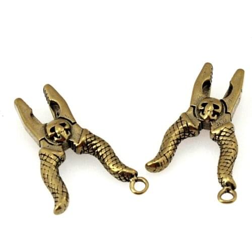 1pcs Solid Brass Vice Shape Scorpion Charm Pendant Table Decors Leather Craft DIY Decoration Keyring Gift CLOXY