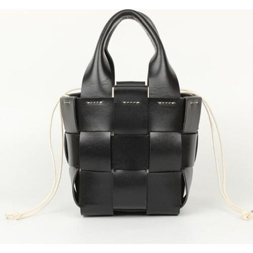 Genuine leather ladies messenger bag First layer cowhide High Quality Handmade Woven messenger bag tanned leather bucket bag