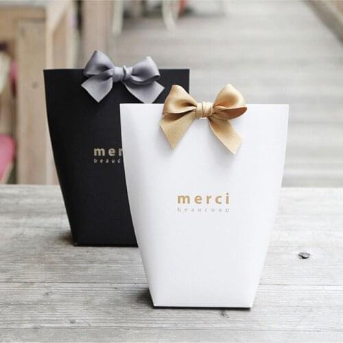 100pcs/lot MERCI BEAUCOUP White Color Wedding Gift Boxes Paper Cake Box Baby Shower Favor Boxes Candy Box With Ribbon