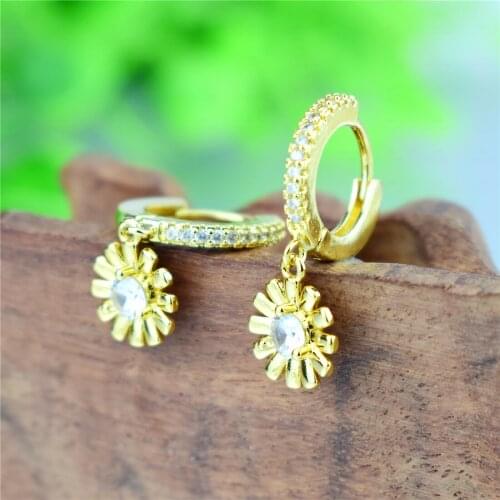 2020 Korean New Design Fashion Jewelry Exquisite Small Copper Inlay Zircon Small Daisy Flower Earrings Elegant Female Earrings