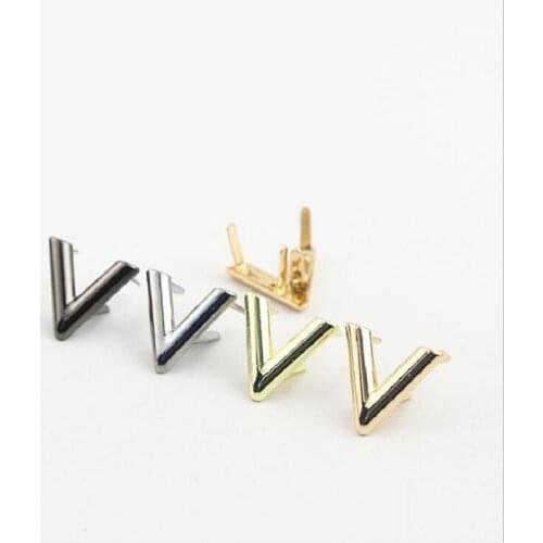 10pcs/lot new luggage, handbags, hardware accessories, metal letter V decorative buckle, clothing, shoes, handbags accessories