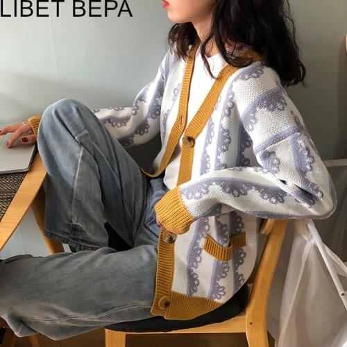 New 2021 Womens Sweaters Autumn Winter V-Neck Fashionable Buttons Cardigans Korean Casual Loose Wild Ladies Knitwears SWC1385