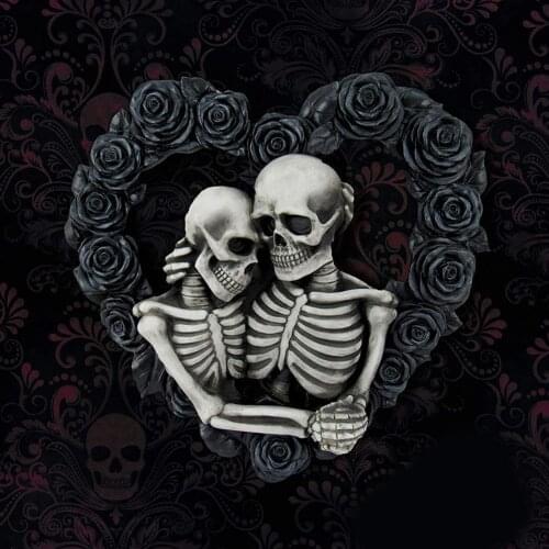 Gothic Couple Skull Black Rose Wreath Halloween Door Hanging Decoration Skeleton Lover Embracing Garland Home Sign Decor Pendant