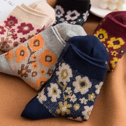 Fashion Daisy Short Women Socks Combed Cotton Cozy Breathable Warm Winter Socks Flower Retro Causal Girls Cute Socks Socken